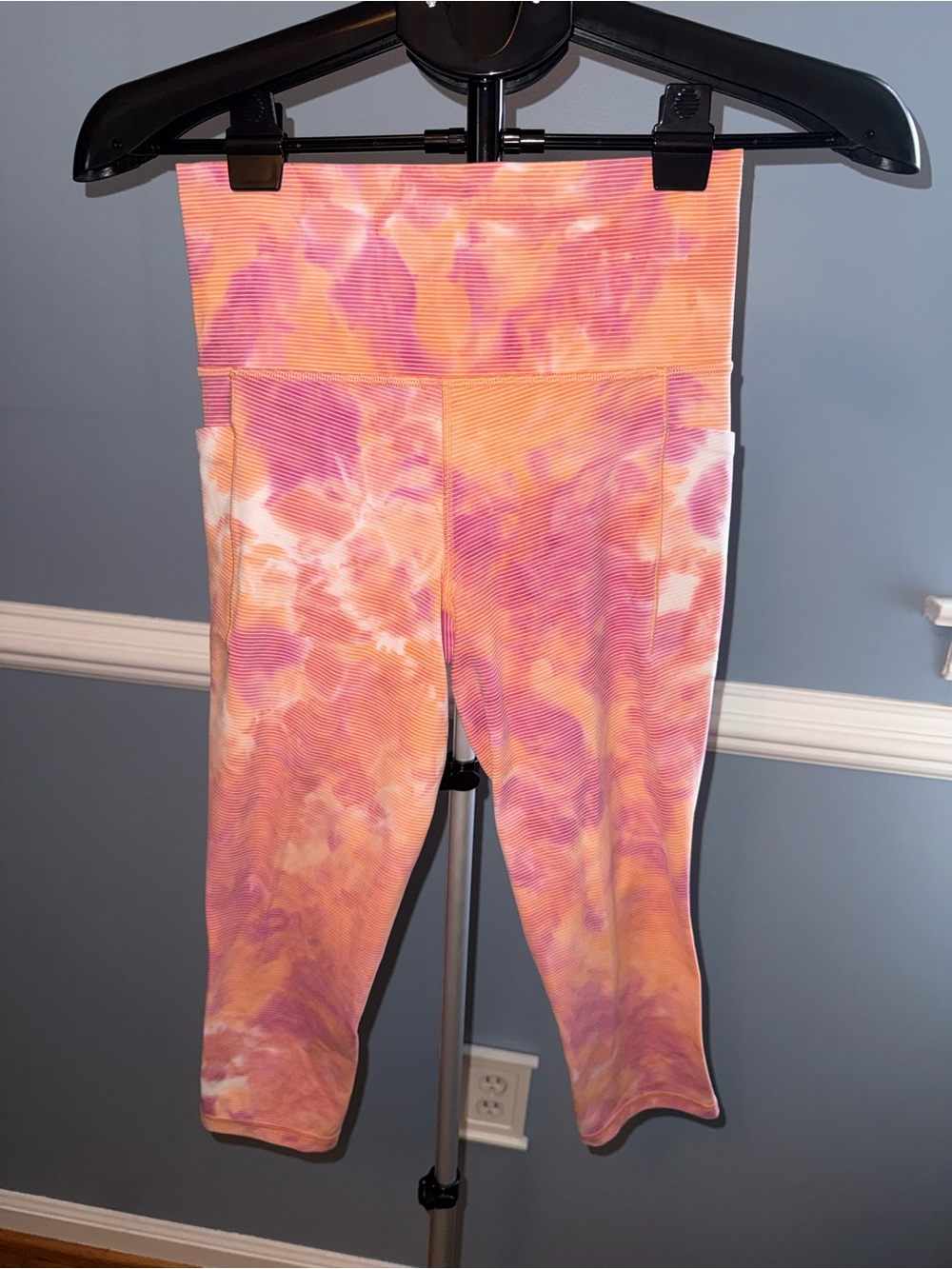 Athleta Salutation Stash Pocket II Capri | S |Island Coral Tie Dye 980375
